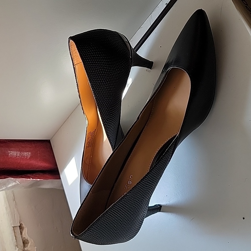 Calvin Klein black 2 inch heel size 7